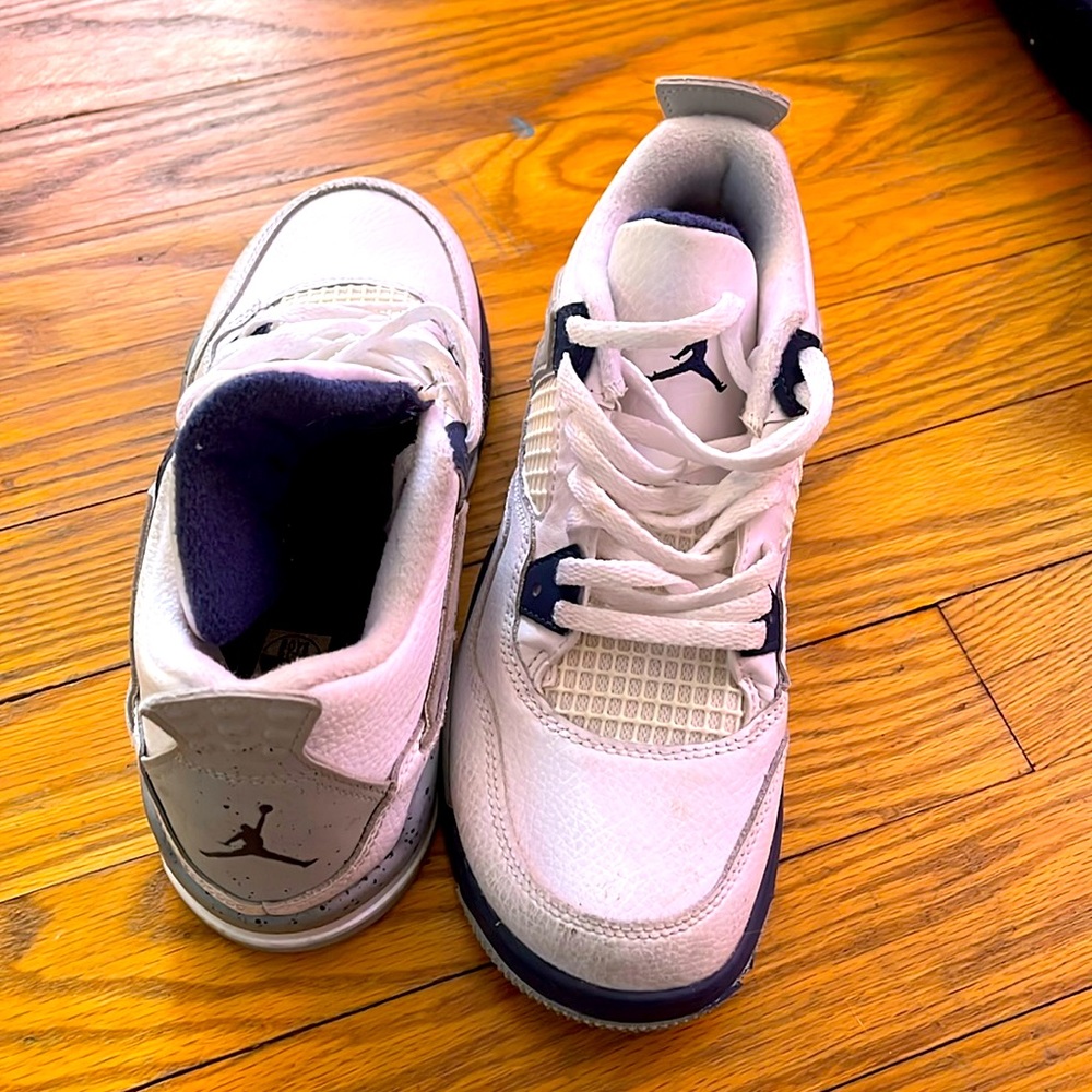 Jordan 4s size 3